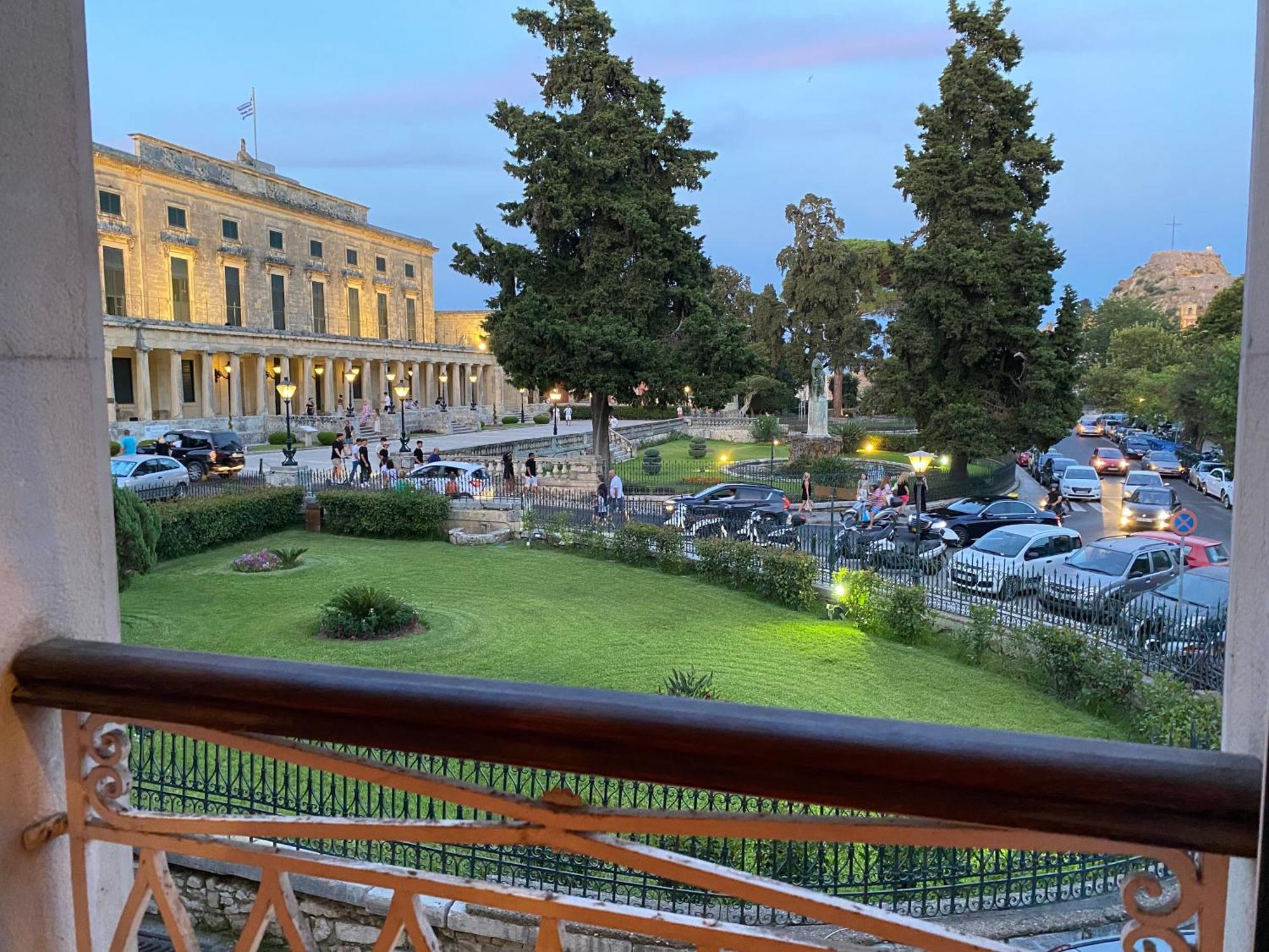 Palazzo Luxury Suite - View To Liston Square & Old Fortress Of Corfu Old Town Dış mekan fotoğraf