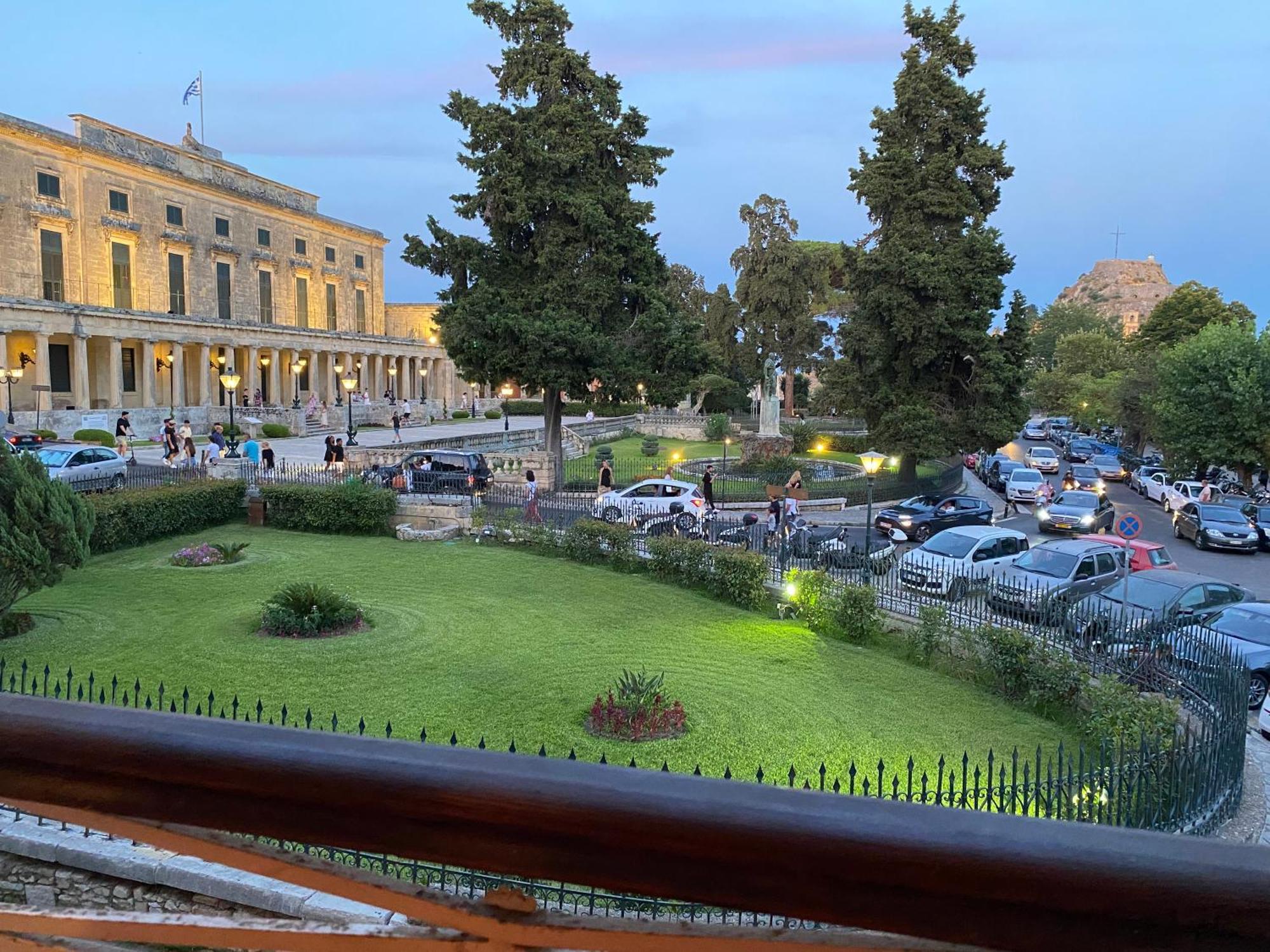 Palazzo Luxury Suite - View To Liston Square & Old Fortress Of Corfu Old Town Dış mekan fotoğraf
